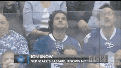 Jon Snow alla partita di hockey
